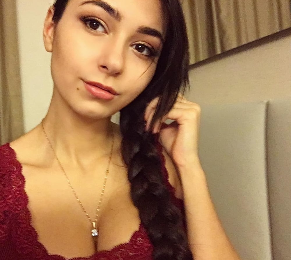 Junge kleine Latina
 #96537489