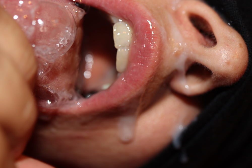 Baiser salope française bouche sucer bite sperme dans visage pipe femme
 #106609407