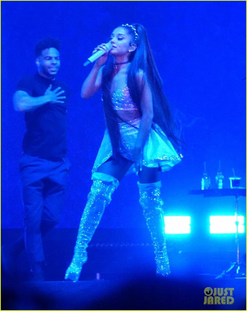 Ariana grande con gli stivali vol 09
 #103758097