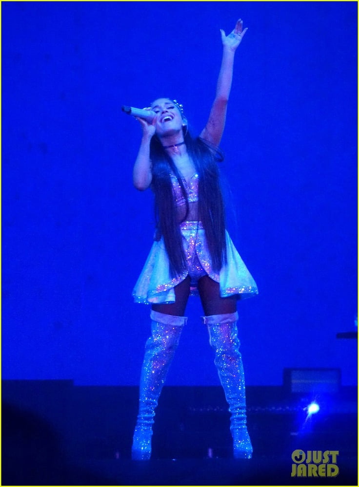 Ariana grande con gli stivali vol 09
 #103758100