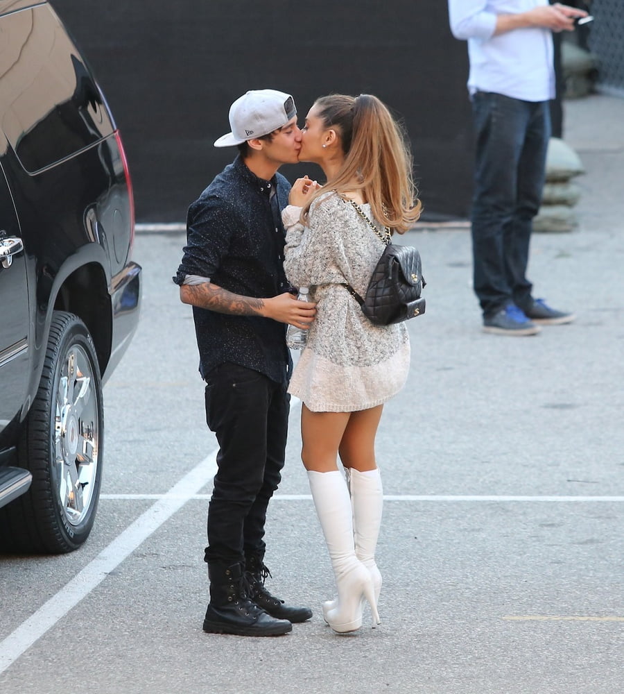 Ariana grande mit stiefel vol 09
 #103758116