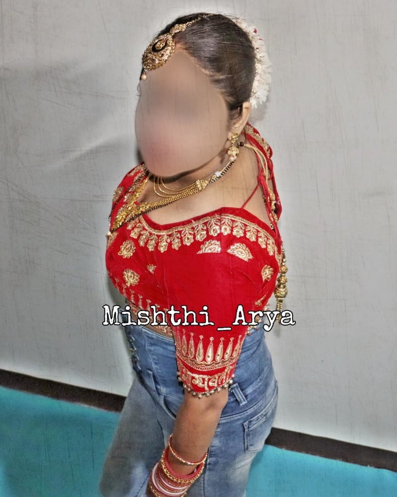 MISTHI ALYA カップル : 痩せた脚のゴージャスなデシのカップル
 #93493022