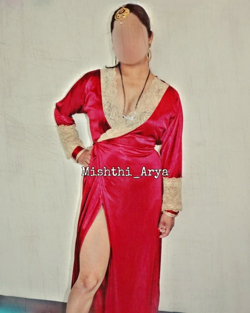 MISTHI ALYA カップル : 痩せた脚のゴージャスなデシのカップル
 #93493029