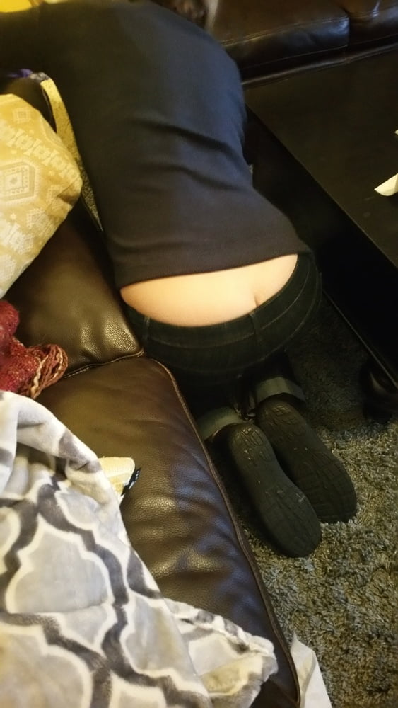 Wife randomly and unknowingly reveals her butt #91983535