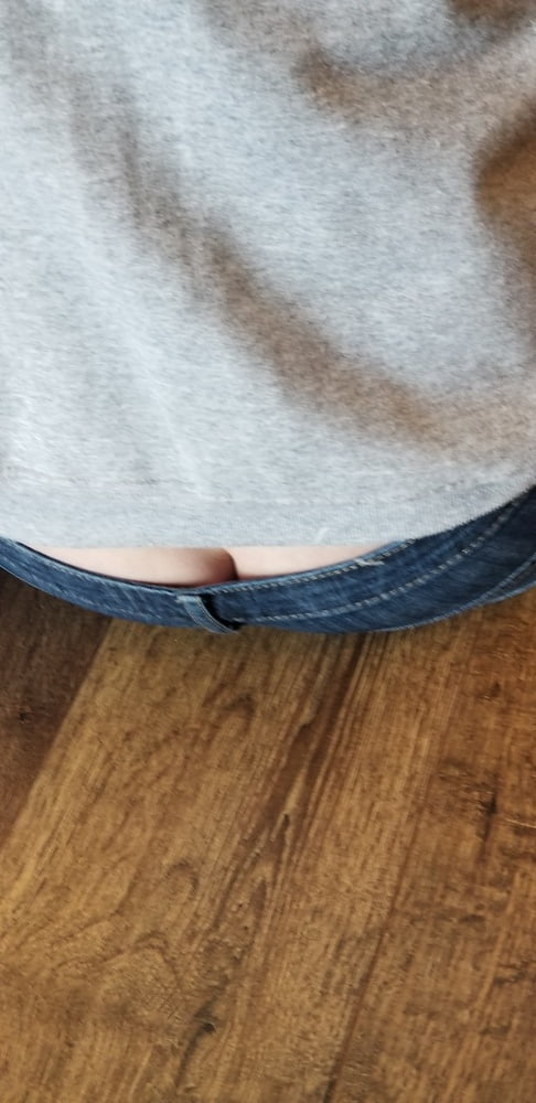Wife randomly and unknowingly reveals her butt #91983537