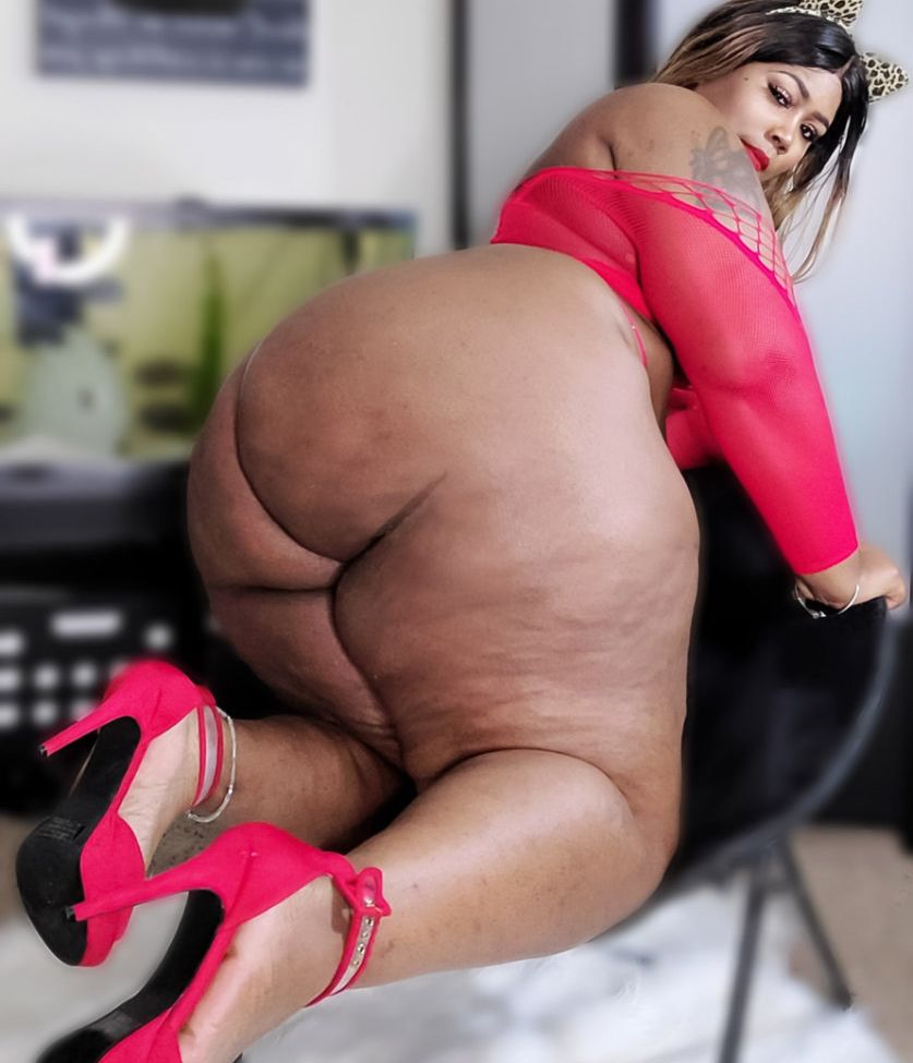 Chrisycurves desnuda #108731101