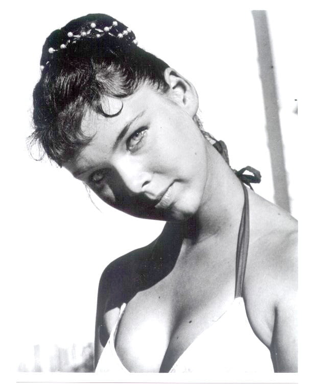 Más yvonne craig
 #91909529