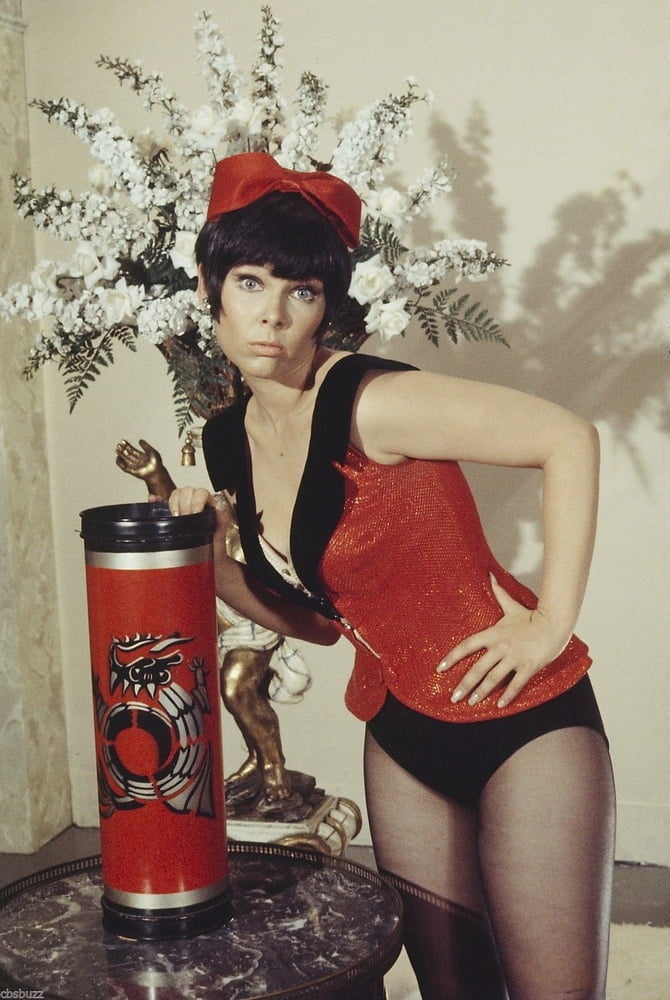 Más yvonne craig
 #91909562