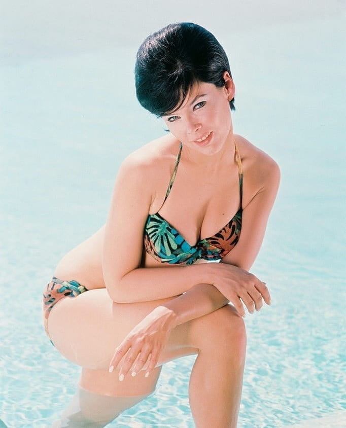 Más yvonne craig
 #91909604