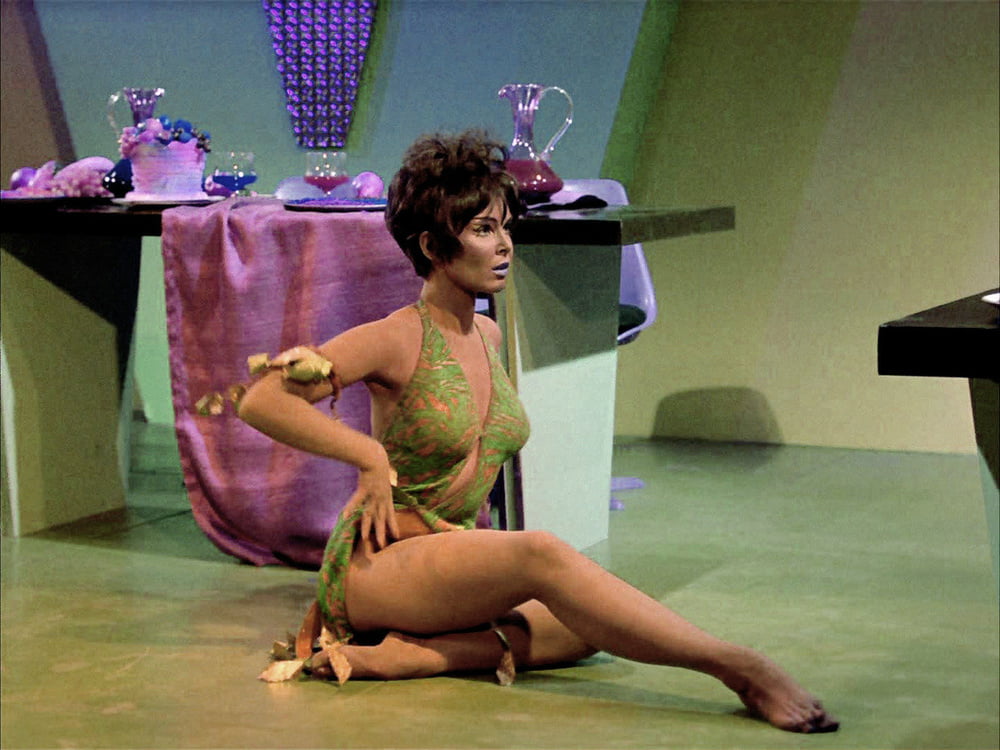 Más yvonne craig
 #91909722