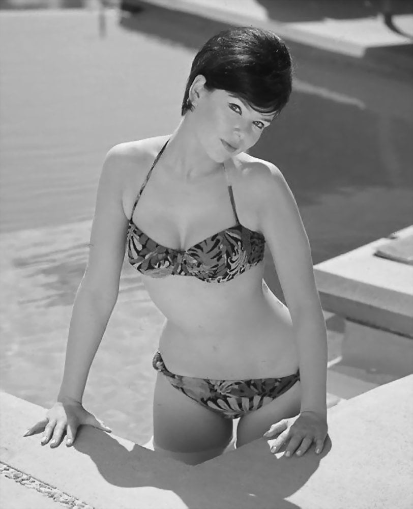 Más yvonne craig
 #91909743