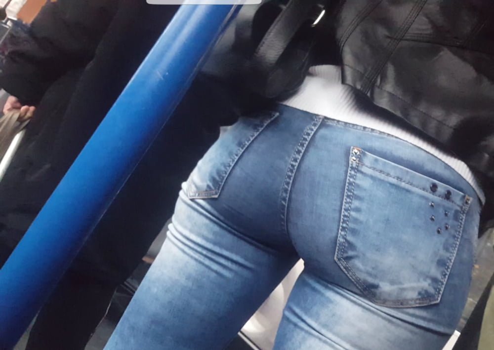 Serbische Milf Mama schöne Jeans Arsch im Bus
 #106176883
