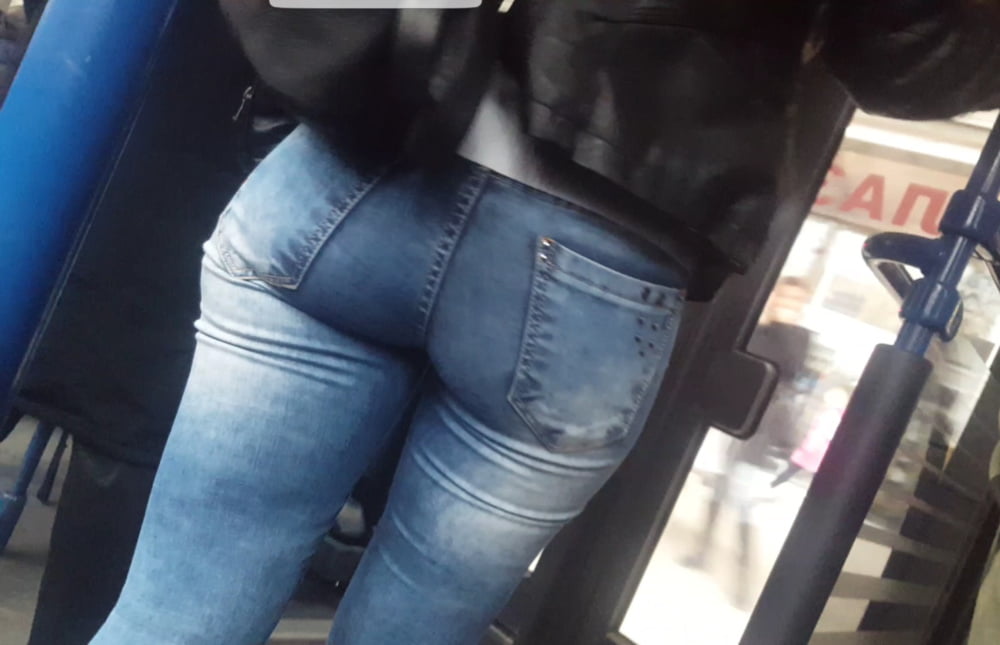 Serbische Milf Mama schöne Jeans Arsch im Bus
 #106176885