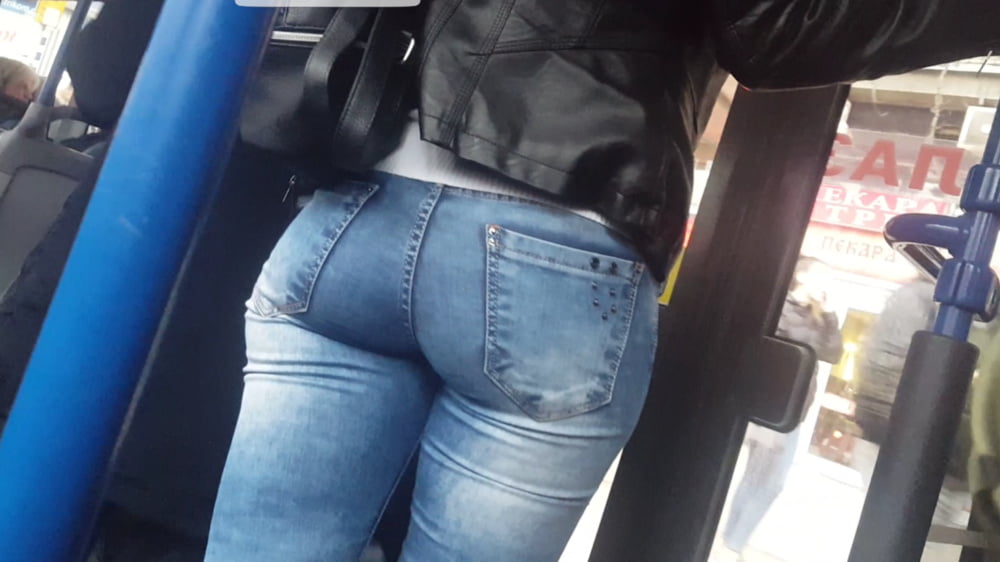 Serbische Milf Mama schöne Jeans Arsch im Bus
 #106176910