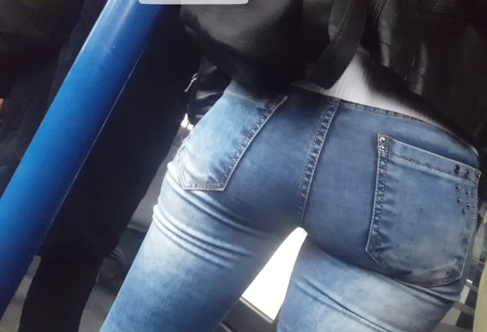 Serbische Milf Mama schöne Jeans Arsch im Bus
 #106176919