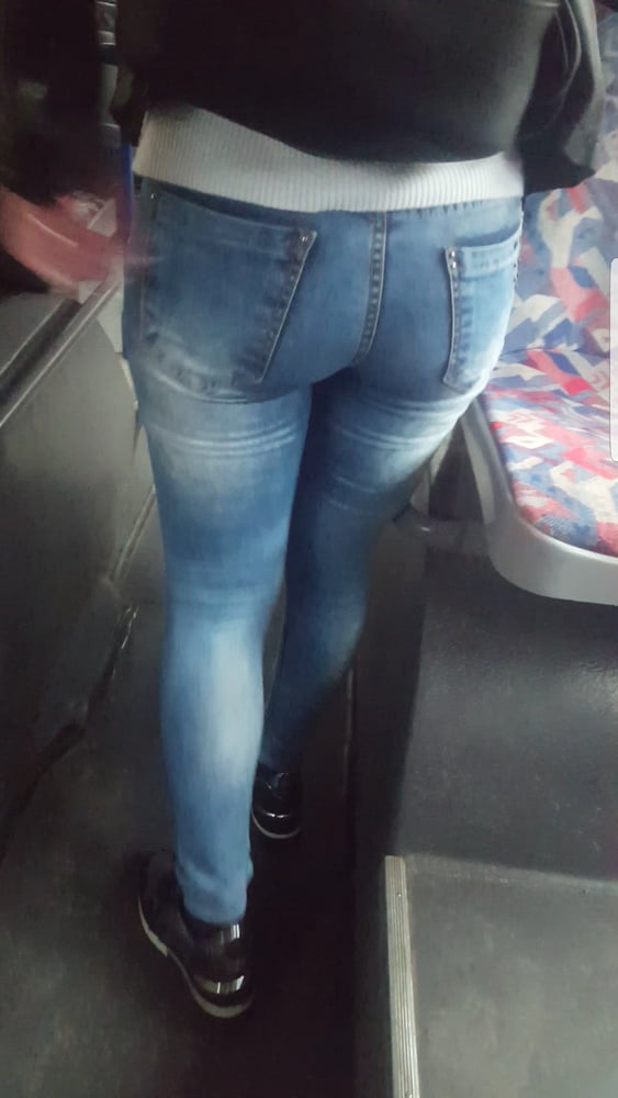 Serbische Milf Mama schöne Jeans Arsch im Bus
 #106176921