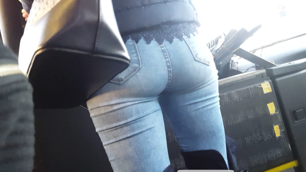 Serbische Milf Mama schöne Jeans Arsch im Bus
 #106176930