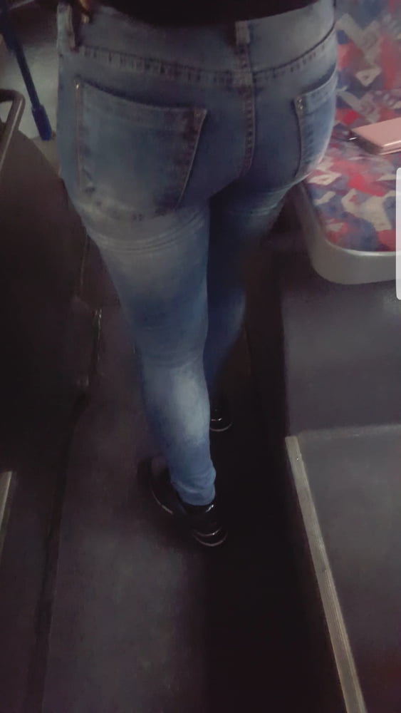 Serbische Milf Mama schöne Jeans Arsch im Bus
 #106176931