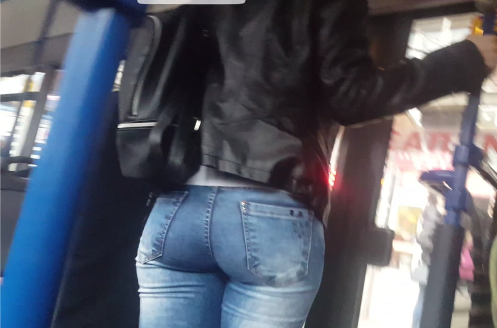 Serbische Milf Mama schöne Jeans Arsch im Bus
 #106176933