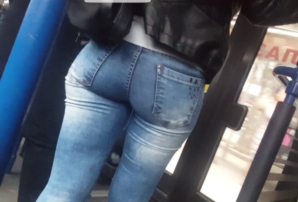 Serbische Milf Mama schöne Jeans Arsch im Bus
 #106176937