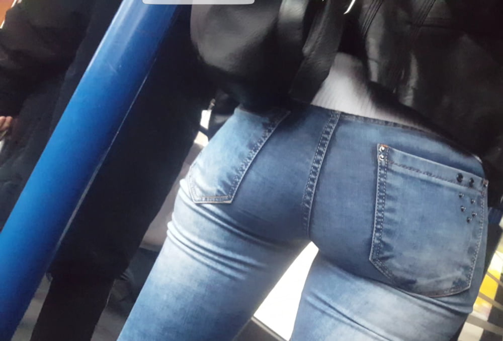 Serbische Milf Mama schöne Jeans Arsch im Bus
 #106176942