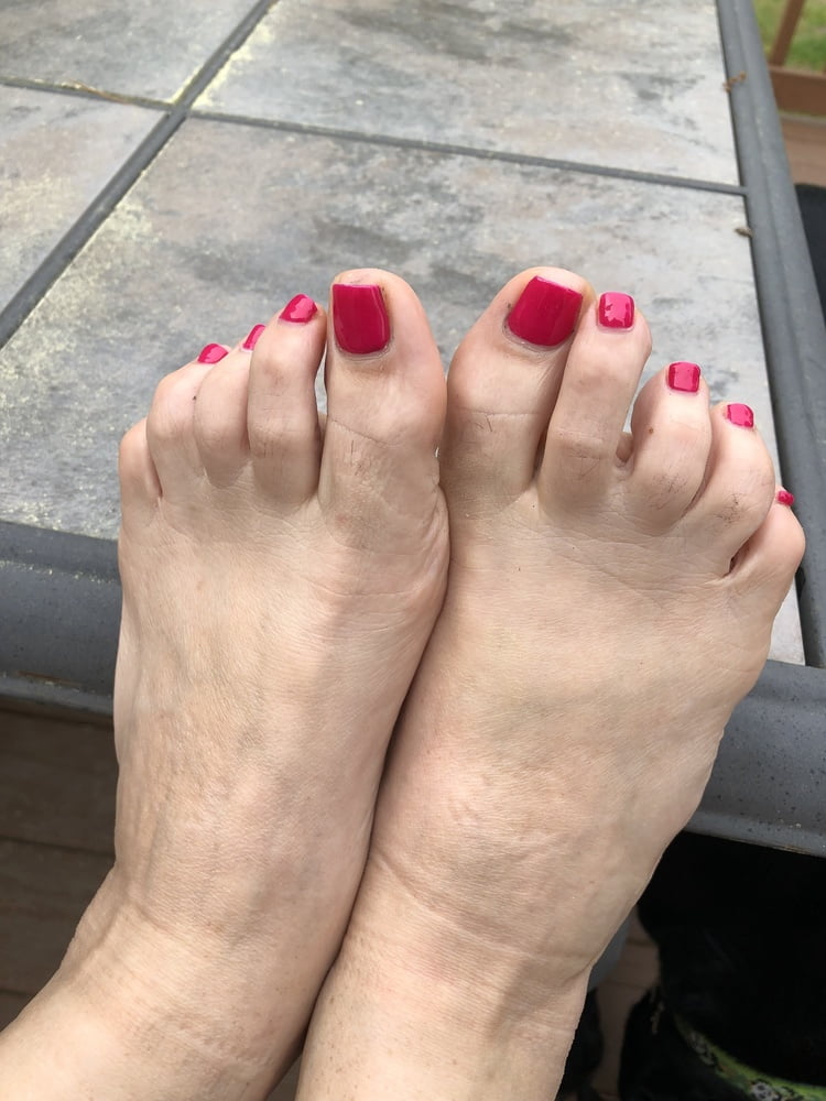 Feet and toes! #90023053