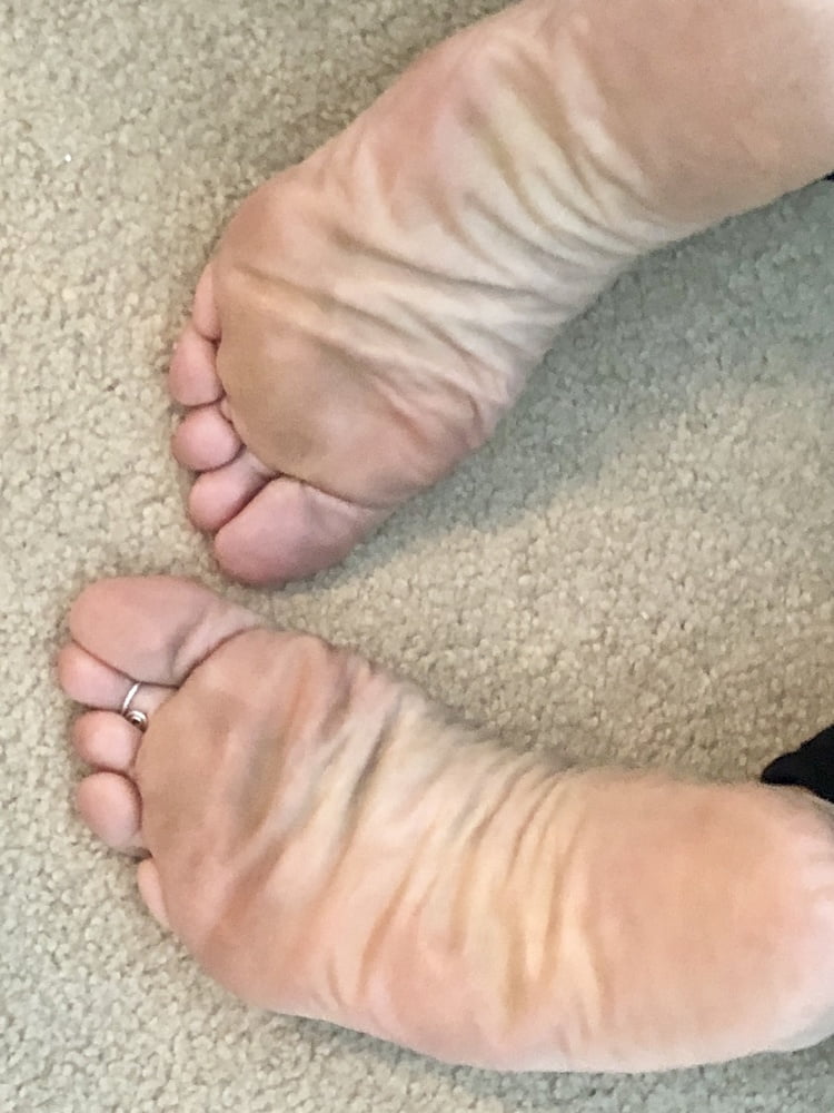 Feet and toes! #90023079