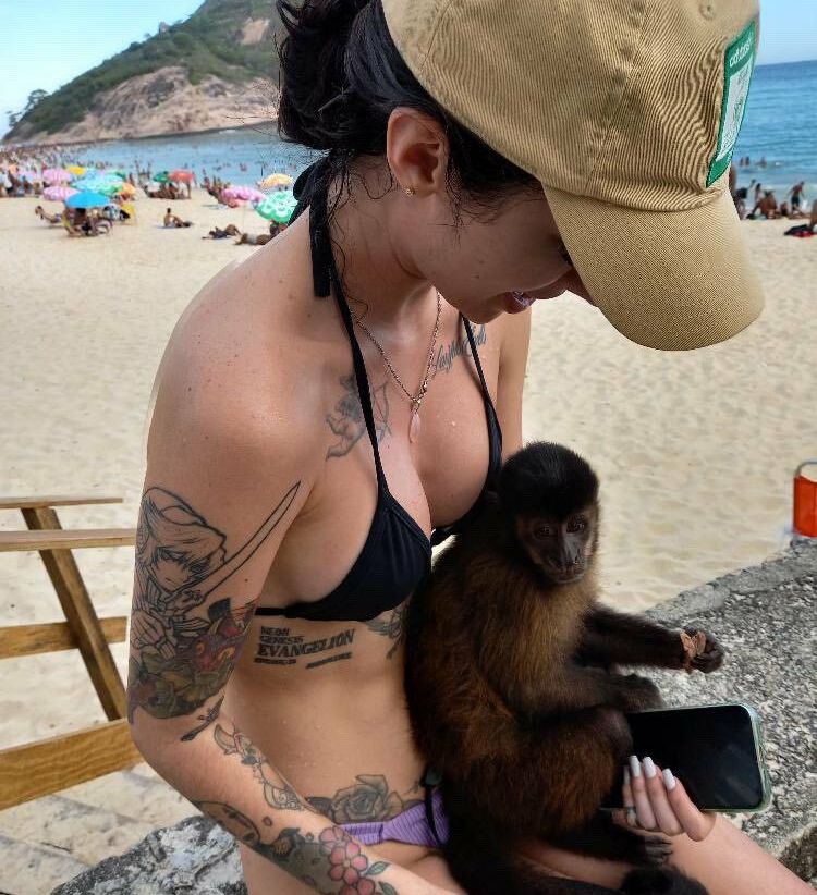 Caputile desnuda #108312818