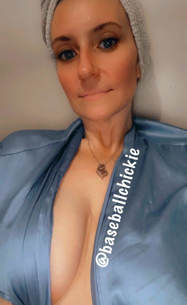 Baseballchickie desnuda #108053145