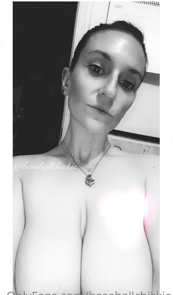 Baseballchickie desnuda #108053177