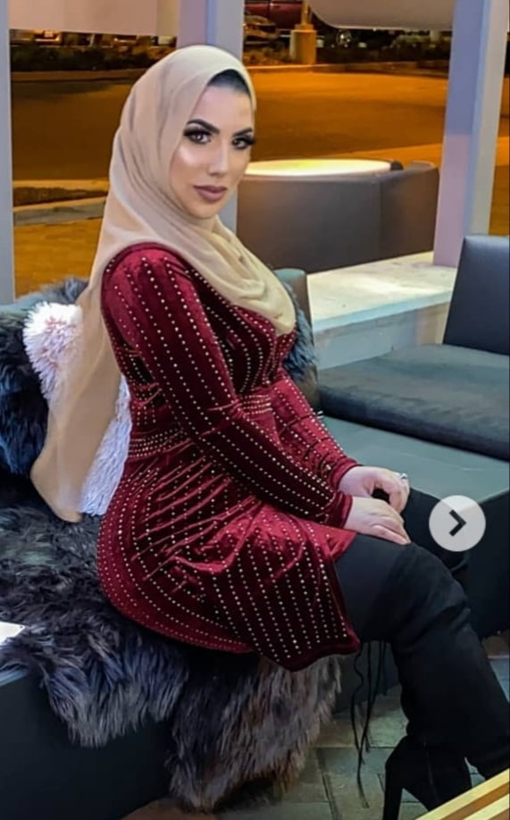 Arabe hijab pute pour bite noire
 #101249939