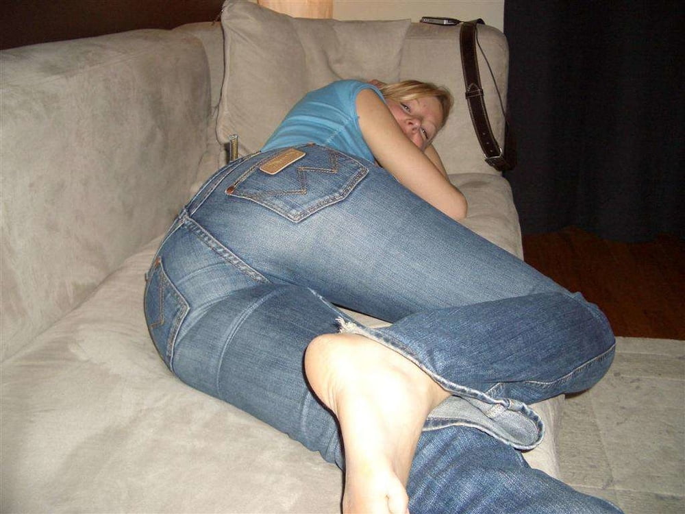 Horny Anna in her skinny Wrangler jeans #87809481