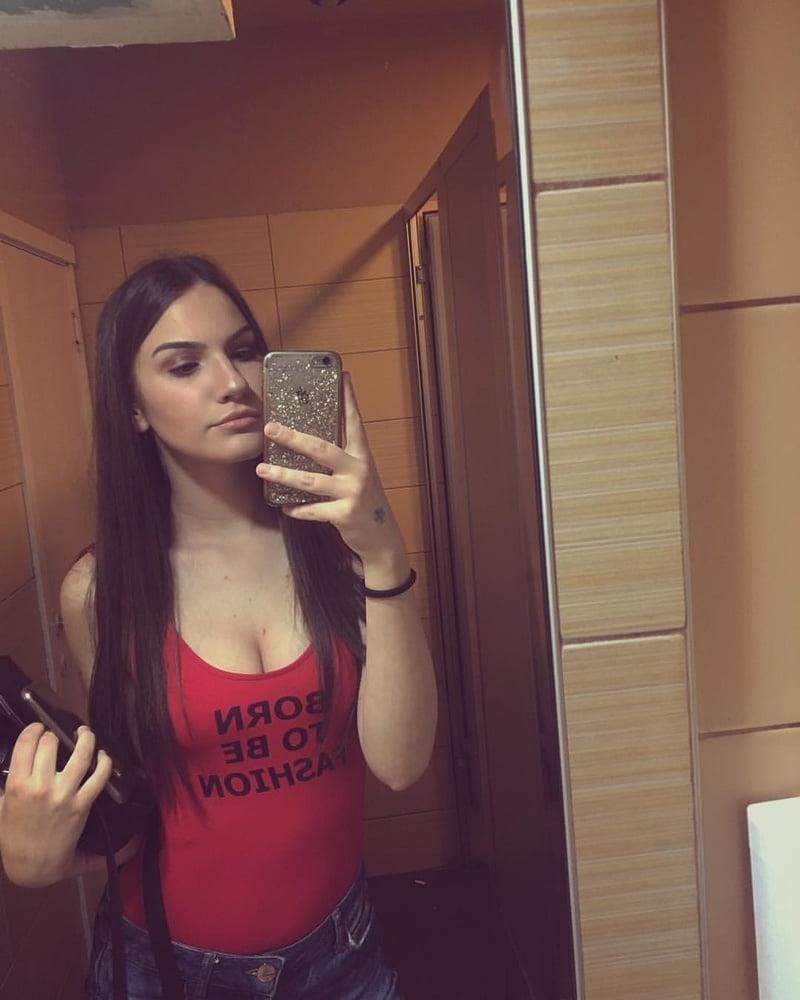Serbe sexy-strajinovic mladja droljica za perverzne komenta
 #80800491