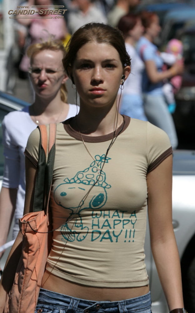 瞳に映る赤い花
 #105038650