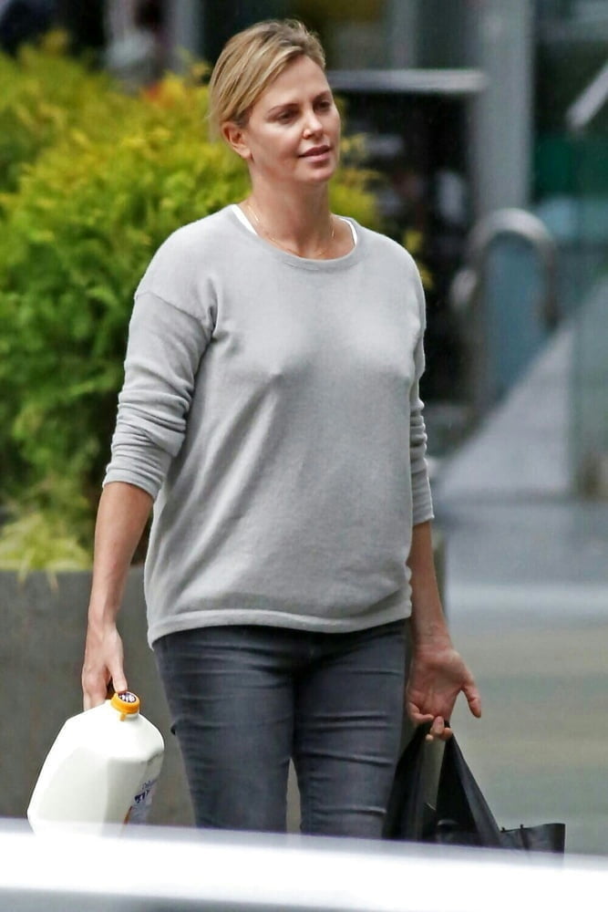 Les tetons qui pointent
 #105038681