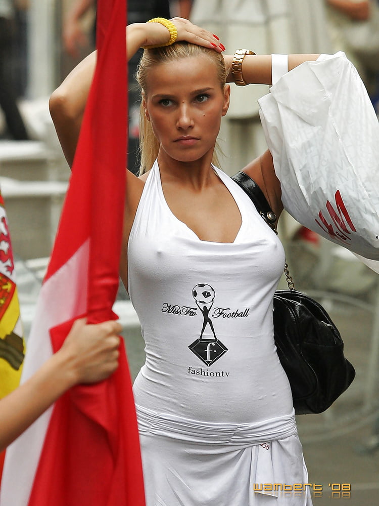 Les tetons qui pointent
 #105038722