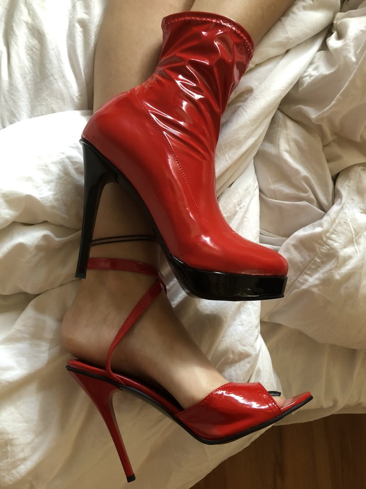 Sexy Schuhe, Füße und Beine
 #90032173