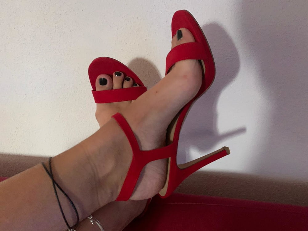 Scarpe, piedi e gambe sexy
 #90032177