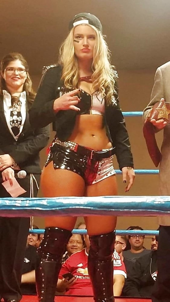 Toni storm wrestling babe mega collezione
 #100300043