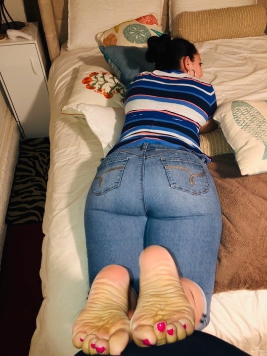 Exposed latina mature slut with fat ass and wrinkled feet #87453599