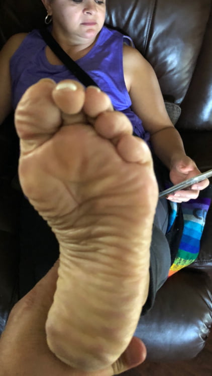 Exposed latina mature slut with fat ass and wrinkled feet #87453639