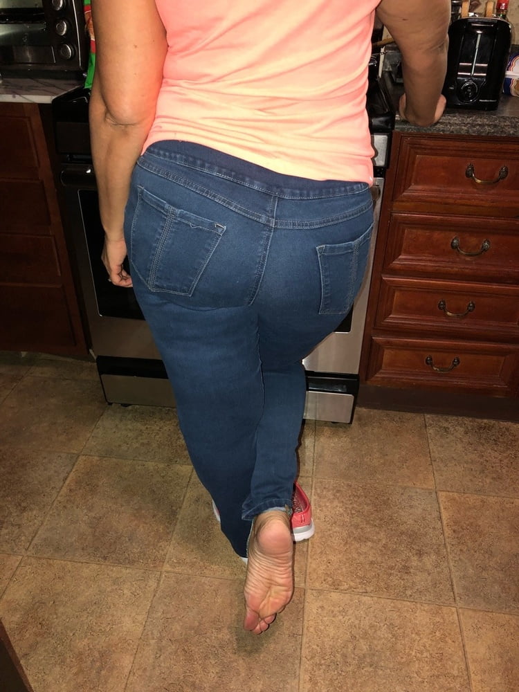 Exposed latina mature slut with fat ass and wrinkled feet #87453643