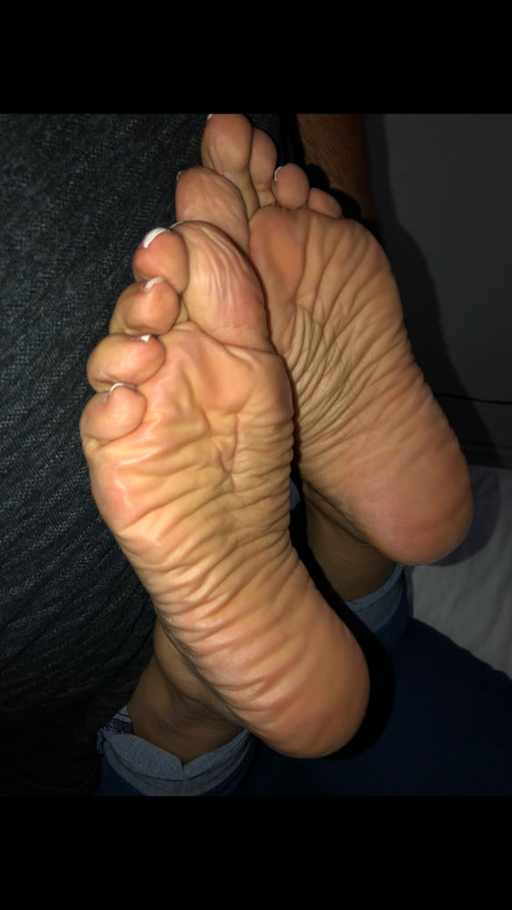 Exposed latina mature slut with fat ass and wrinkled feet #87453865