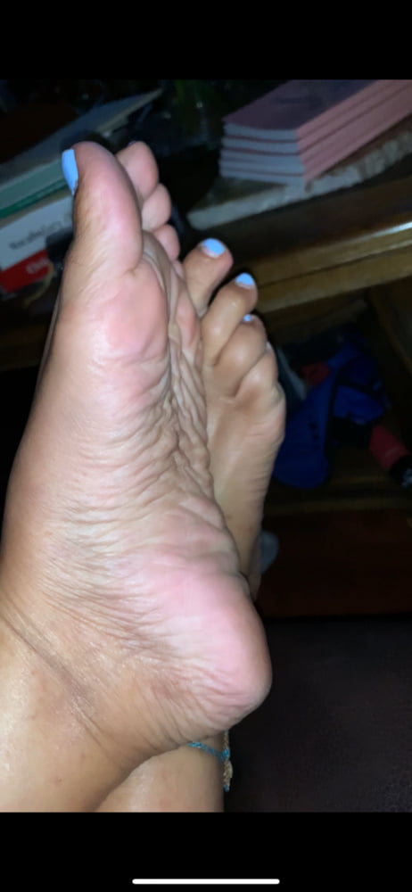 Exposed latina mature slut with fat ass and wrinkled feet #87453932
