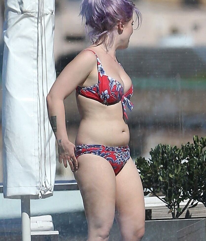 Kelly Osbourne nude #109170115