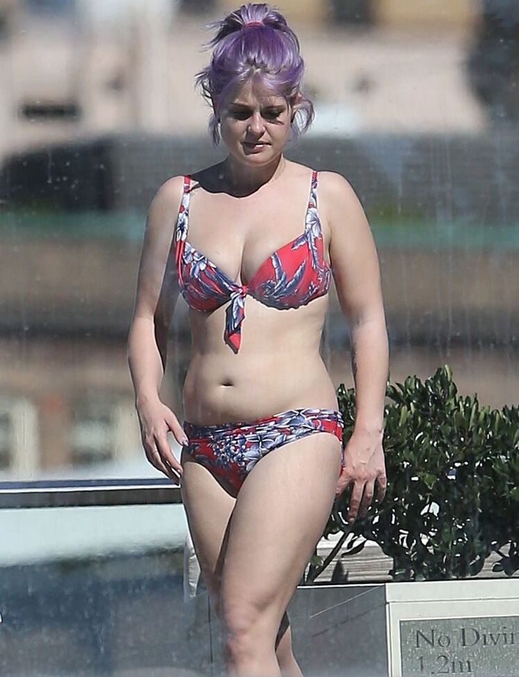 Kelly Osbourne nude #109170117