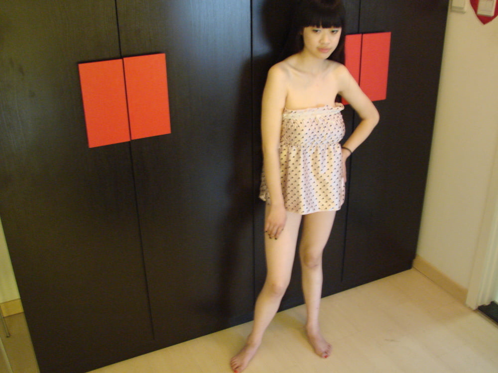 Ein chinesisches Mädchen mit großen Brüsten
 #104959187