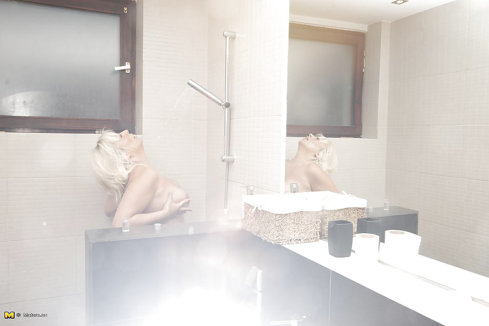 Viejo coño rubio soñando con una polla joven y dura #106743712