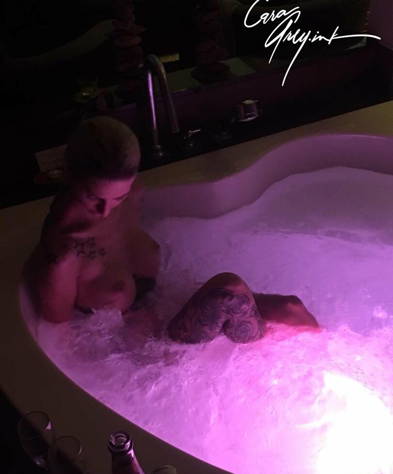 CaraGrey.ink nackt #109239398