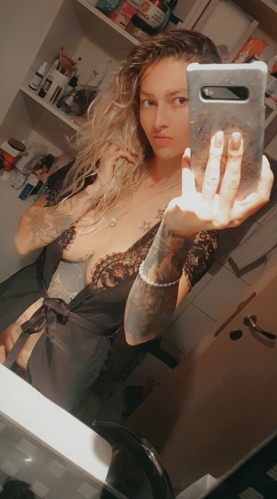 CaraGrey.ink nackt #109239404